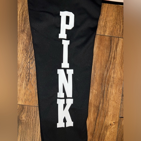 VS PINK SIZE MEDIUM ULTIMATE LOGO LEGGING. - Picture 3 of 6
